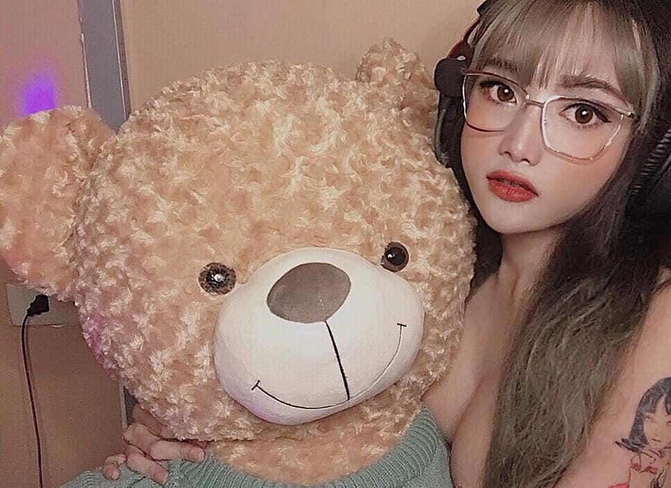 Buột mồm chê group toàn đực rựa, game thủ trắng mắt khi gái xinh công khai ảnh chính chủ để chứng minh, toàn hàng khủng version khó thở - Ảnh 16. Buột mồm chê group toàn đực rựa, game thủ trắng mắt khi gái xinh công khai ảnh chính chủ để chứng minh, toàn hàng khủng version khó thở - Ảnh 16.