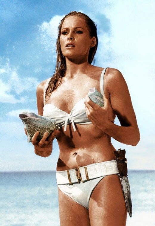 Top 9 Bond girl bốc lửa nhất trong vũ trụ 007, vị trí số 1 chính là biểu tượng sex thập niên 1960 - Ảnh 4.