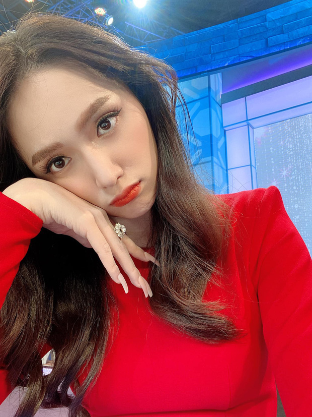 Tranh cãi nảy lửa MC VTV nói về Hương Giang: Nam chuyển giới thành nữ mà chỉ bảo phụ nữ cách giữ đàn ông thì hơi sai và kỳ kỳ - Ảnh 3. Tranh cãi nảy lửa MC VTV nói về Hương Giang: Nam chuyển giới thành nữ mà chỉ bảo phụ nữ cách giữ đàn ông thì hơi sai và kỳ kỳ - Ảnh 3.