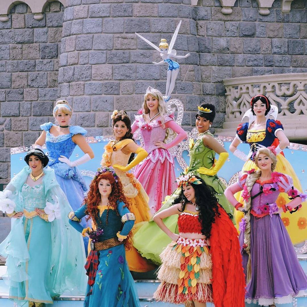 Những bí mật phũ phàng phía sau vẻ hào nhoáng của những cô công chúa Disney World - Ảnh 4.