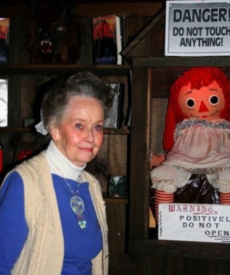 Thực hư việc Annabelle - Búp Bê Quỷ Ám trốn khỏi viện bảo tàng Warren gây bão mạng xã hội những ngày nay - Ảnh 9.