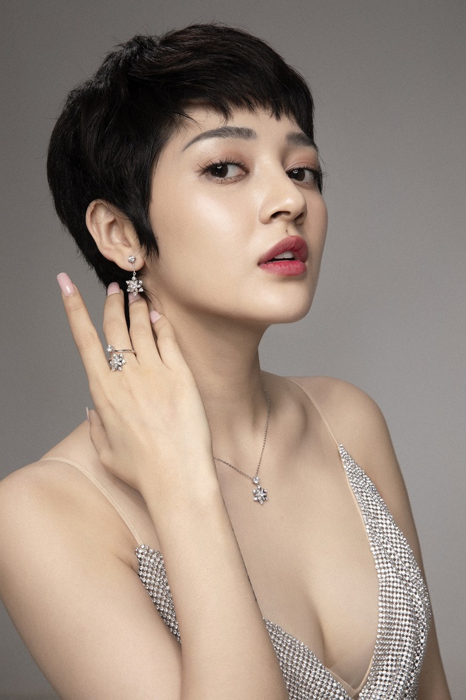 Sexy bốc lửa mà vẫn đầy gai góc, mạnh mẽ: Ca sĩ Bảo Anh trở thành gương mặt đại diện chính thức của bom tấn MMORPG - Tân Trường Sinh Quyết - Ảnh 7. Sexy bốc lửa mà vẫn đầy gai góc, mạnh mẽ: Ca sĩ Bảo Anh trở thành gương mặt đại diện chính thức của bom tấn MMORPG - Tân Trường Sinh Quyết - Ảnh 7.