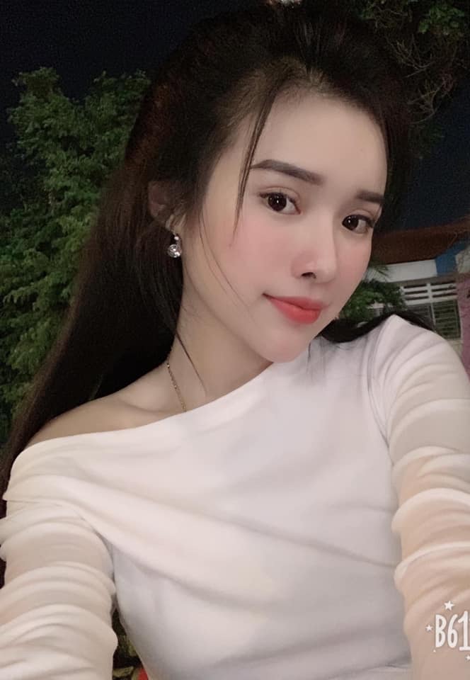 Mặc áo 2 dây trễ nải đầy mong manh, nữ game thủ khiến 500 anh em cứng người, không dám thở mạnh vì sợ... quai áo đứt - Ảnh 20. Mặc áo 2 dây trễ nải đầy mong manh, nữ game thủ khiến 500 anh em cứng người, không dám thở mạnh vì sợ... quai áo đứt - Ảnh 20.