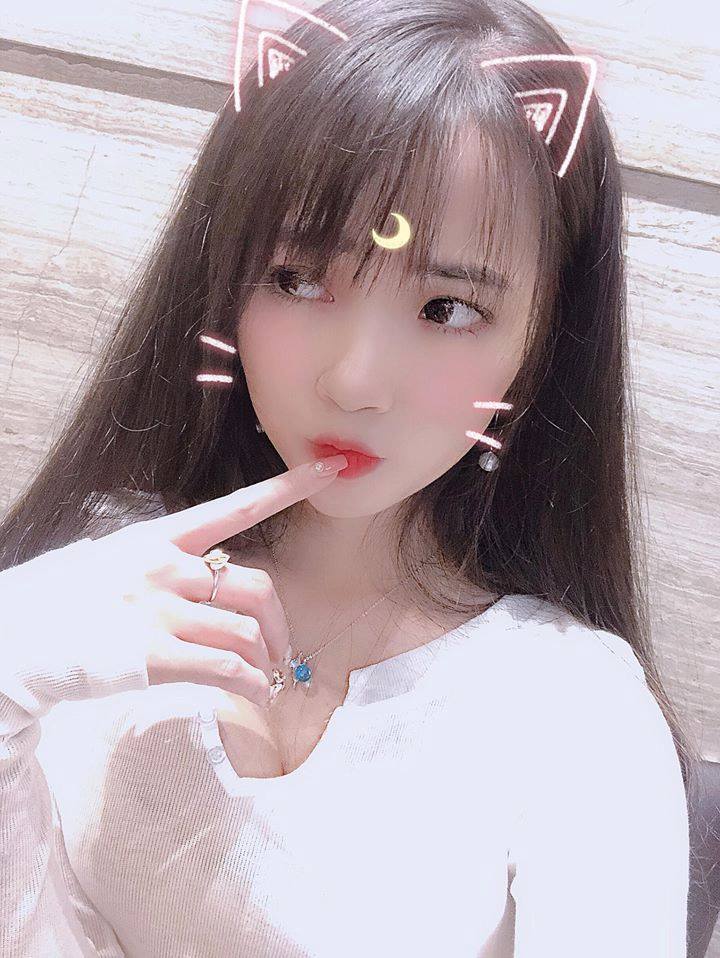Mặc áo 2 dây trễ nải đầy mong manh, nữ game thủ khiến 500 anh em cứng người, không dám thở mạnh vì sợ... quai áo đứt - Ảnh 17. Mặc áo 2 dây trễ nải đầy mong manh, nữ game thủ khiến 500 anh em cứng người, không dám thở mạnh vì sợ... quai áo đứt - Ảnh 17.