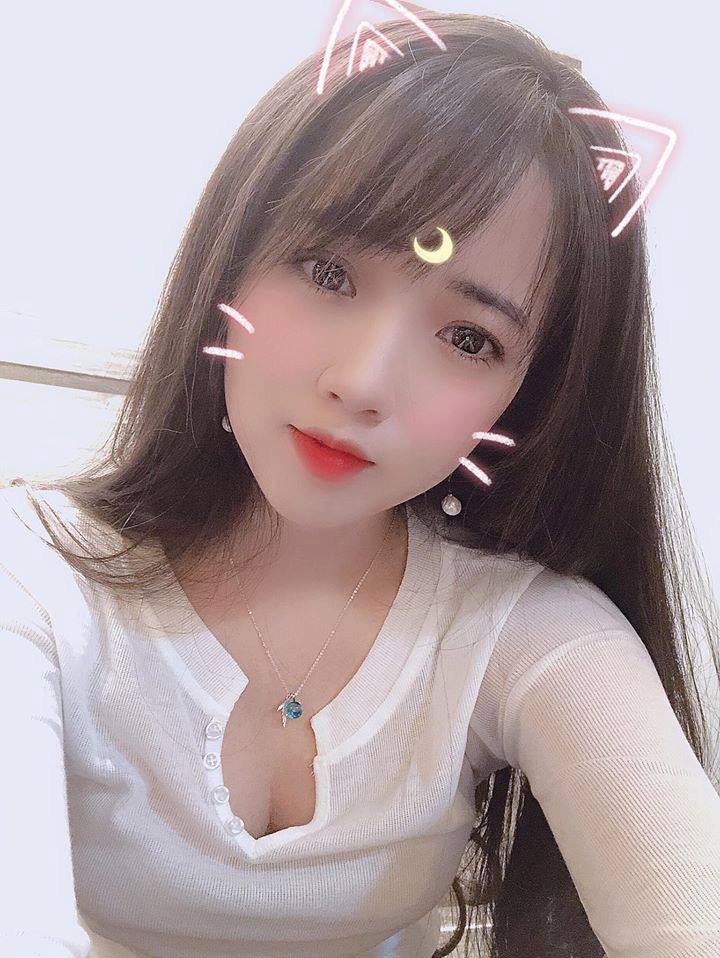 Mặc áo 2 dây trễ nải đầy mong manh, nữ game thủ khiến 500 anh em cứng người, không dám thở mạnh vì sợ... quai áo đứt - Ảnh 23. Mặc áo 2 dây trễ nải đầy mong manh, nữ game thủ khiến 500 anh em cứng người, không dám thở mạnh vì sợ... quai áo đứt - Ảnh 23.