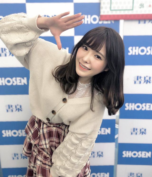 Cô nàng Arina Hashimoto gợi cảm và xinh xắn