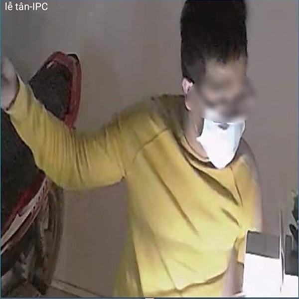 Chẳng những mất tiền, điện thoại, cô nàng còn phải tự trả tiền phòng sau khi