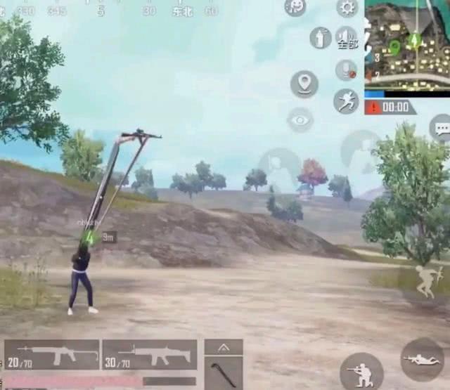 Hóa ra hack tay dài trong PUBG Mobile có thật ngoài đời và bí ẩn đằng sau tư thế cầm súng dị hợm này - Ảnh 1.