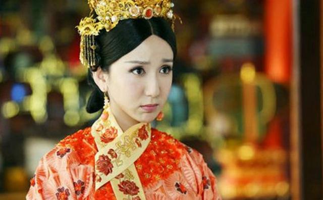 10 mỹ nhân đừng dại mà yêu trong phim chưởng Kim Dung: Kẻ bạo dâm, người biến thái (P2) - Ảnh 2.