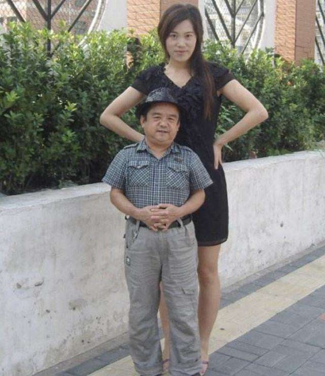 “Nam diễn viên lùn nhất Trung Quốc” vượt nghèo khó, lấy tới 4 người vợ xinh đẹp - Ảnh 6.