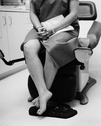 Dịch vụ Kiểm tra màng trinh: Nỗi đau con gái phải gánh chịu khi bị bố mẹ bắt chứng minh sự trinh trắng từ bé và hệ lụy dẫn đến cái chết - Ảnh 5.