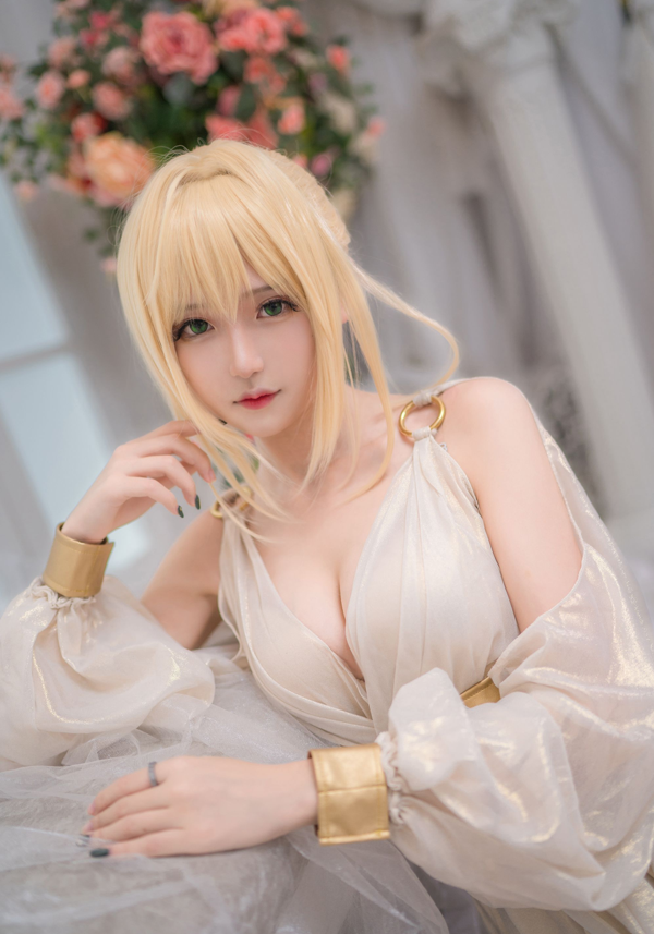 Mát mắt với màn cosplay Nero trong Fate/Grand Order, vòng một “lả lơi” khiến bao anh em xao xuyến - Ảnh 2.