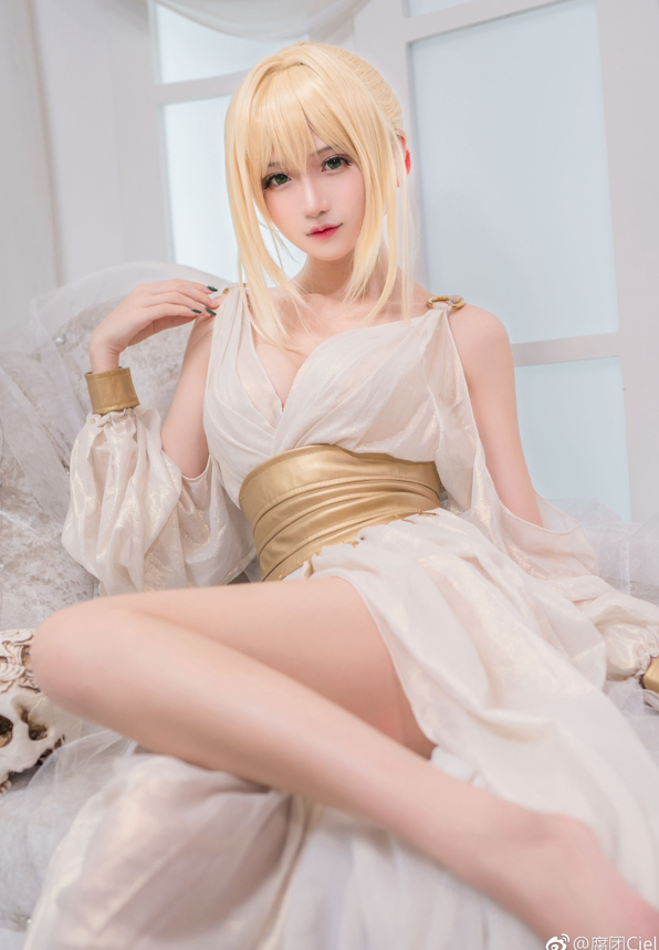 Mát mắt với màn cosplay Nero trong Fate/Grand Order, vòng một “lả lơi” khiến bao anh em xao xuyến - Ảnh 4.