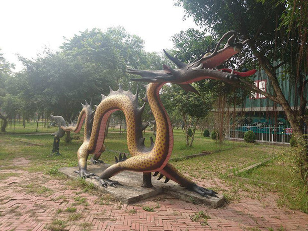 Bộ sưu tập các bức tượng được trang trí mặt ngáo nhất Việt Nam - Ảnh 14.