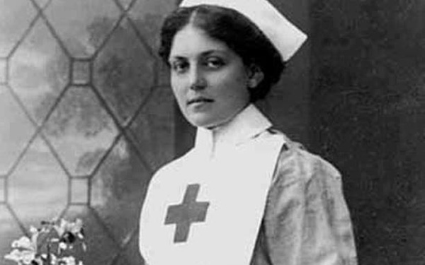 Sống sót trong 3 vụ đắm tàu chấn động lịch sử, nữ y tá được gọi tên dân chơi hệ bất tử - Ảnh 1.