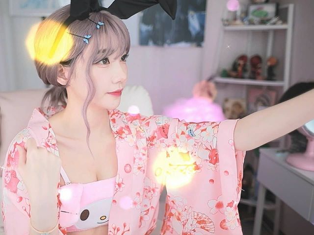 Đang là hot girl vạn người mê, nữ streamer gây sốc khi công khai gương mặt biến dị, lý do khiến ai cũng bất ngờ - Ảnh 3.