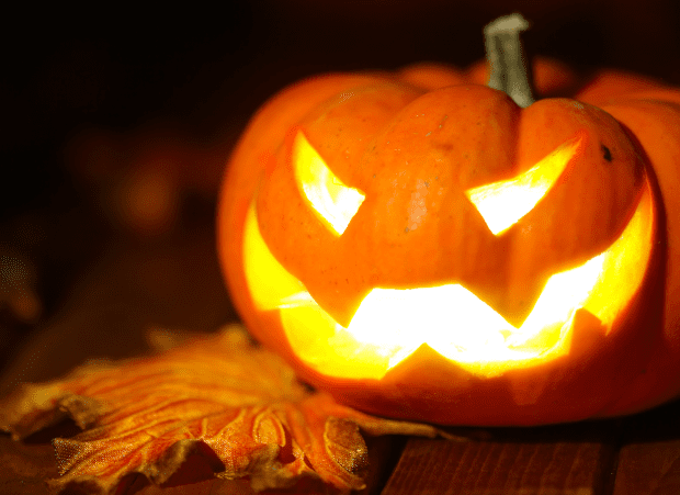 Nguồn gốc kỳ quái của Jack O’ Lanterns trong lễ Halloween: Đèn bí ngô thật ra là đèn củ cải mới đúng - Ảnh 1.