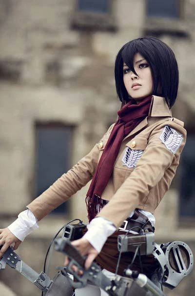 Các fan Attack on Titan tranh cãi về bức ảnh cosplay Mikasa khoe vòng 3 gợi cảm - Ảnh 3.
