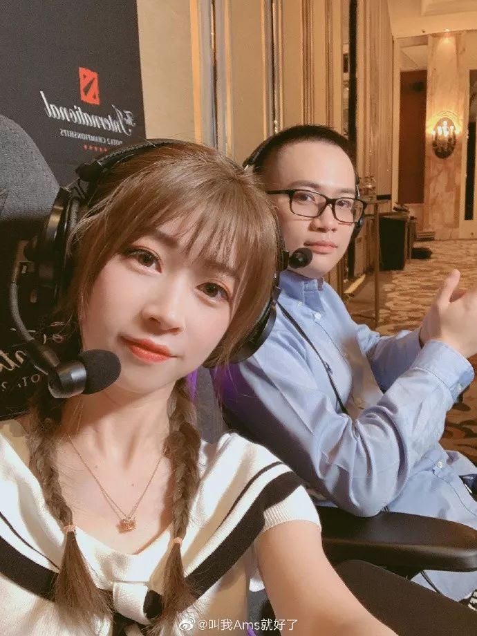 Nữ caster DOTA 2 tại TI10 khiến khán giả ngất ngây vì nhan sắc, cất