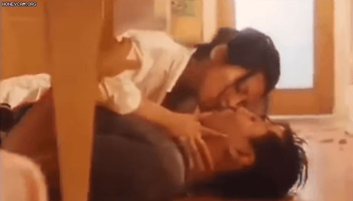 Mỹ nhân phim 18+ bị bạn diễn xâm hại thật 100%: Xấu hổ vì vết cắn ngay ngực, lợi hại qua mặt cả ekip lẫn ông hoàng cảnh nóng? - Ảnh 3. Mỹ nhân phim 18+ bị bạn diễn xâm hại thật 100%: Xấu hổ vì vết cắn ngay ngực, lợi hại qua mặt cả ekip lẫn ông hoàng cảnh nóng? - Ảnh 3.