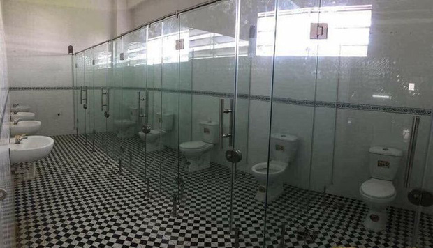 20 nhà vệ sinh khiến người dùng giận tím người, càng nghĩ càng... thù ông thiết kế - Ảnh 3.