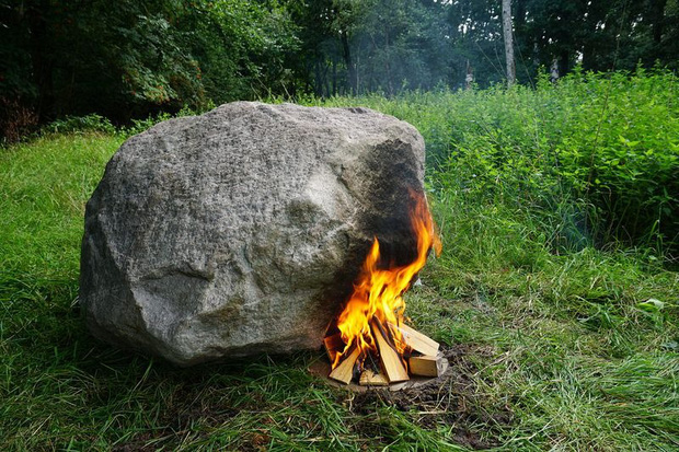 Bí ẩn tảng đá cứ đốt nóng là phát sóng wifi - Ảnh 2.