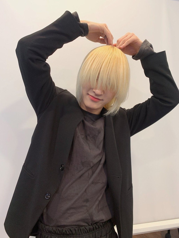 Idol Hàn Quốc nuôi tóc giấu mặt từ lúc debut, đến khi nổi tiếng muốn cắt tóc nhưng sợ fan không nhận ra - Ảnh 2.