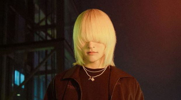 Idol Hàn Quốc nuôi tóc giấu mặt từ lúc debut, đến khi nổi tiếng muốn cắt tóc nhưng sợ fan không nhận ra - Ảnh 5.