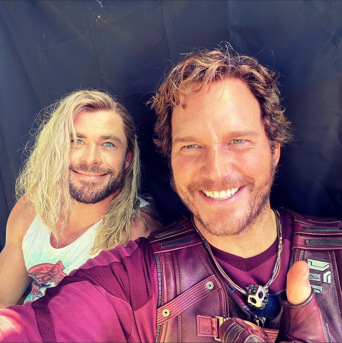 Thor và Star-Lord: Bạn yêu thích Marvel và những siêu anh hùng của họ? Đừng bỏ lỡ cơ hội được chứng kiến hai trái tim hùng mạnh của Thor và Star-Lord đồng hành cùng nhau trong cuộc phiêu lưu đầy mạo hiểm. Hãy nhấn vào hình ảnh để cùng theo dõi những chiêu trò hấp dẫn của bộ đôi này!