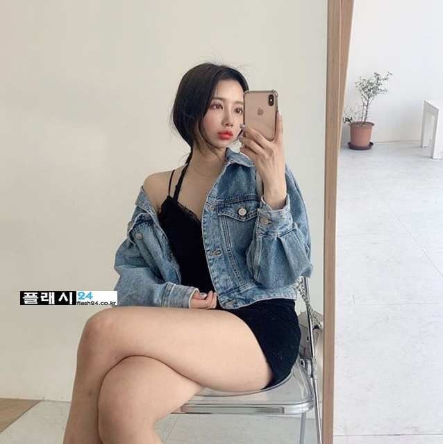 Nhá hàng bộ ảnh 18+ mới chụp trên sóng, nữ streamer chưa quảng cáo xong thì kênh đã bay màu - Ảnh 1.