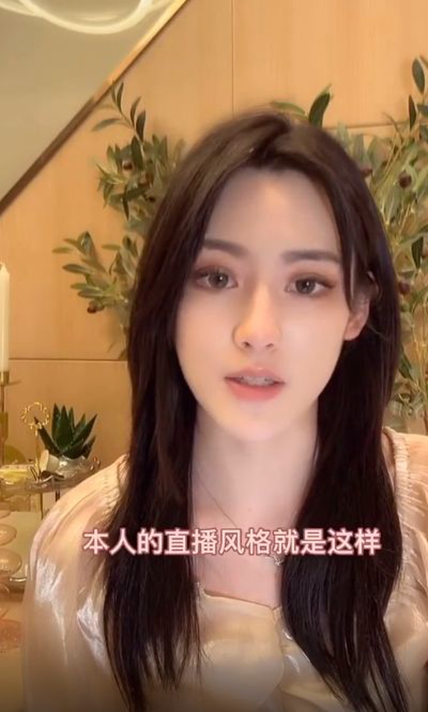  Livestream nhưng không bao giờ lộ giọng, hot girl số 1 TikTok xứ Trung bị nghi ngờ là trai giả gái - Ảnh 4.
