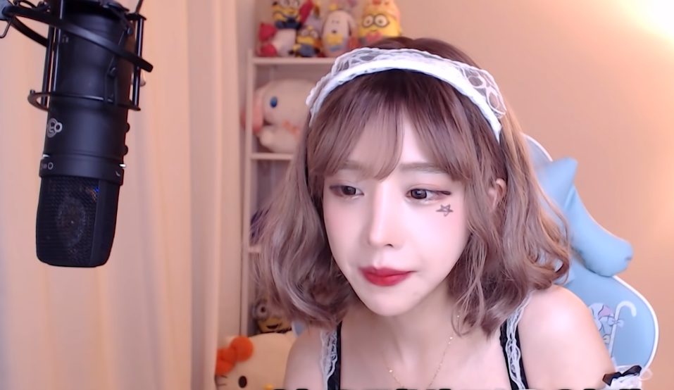 Được fan khen xinh như diễn viên Asuka Kirara, nữ streamer ngã ngửa khi