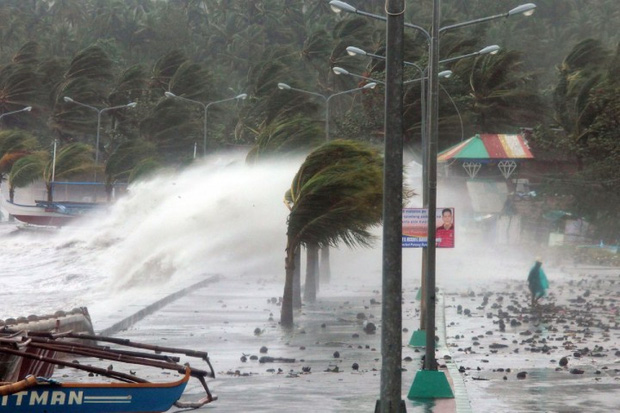  Mặc kệ lũ lụt ngập cả mét, quán net Philippines vẫn chật kín game thủ rủ nhau đến combat như thường - Ảnh 5.