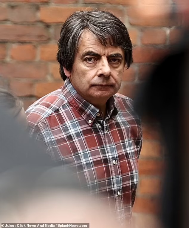Hốt hoảng khi thấy diện mạo kém sắc của Mr. Bean trong bộ phim mới - Ảnh 2.