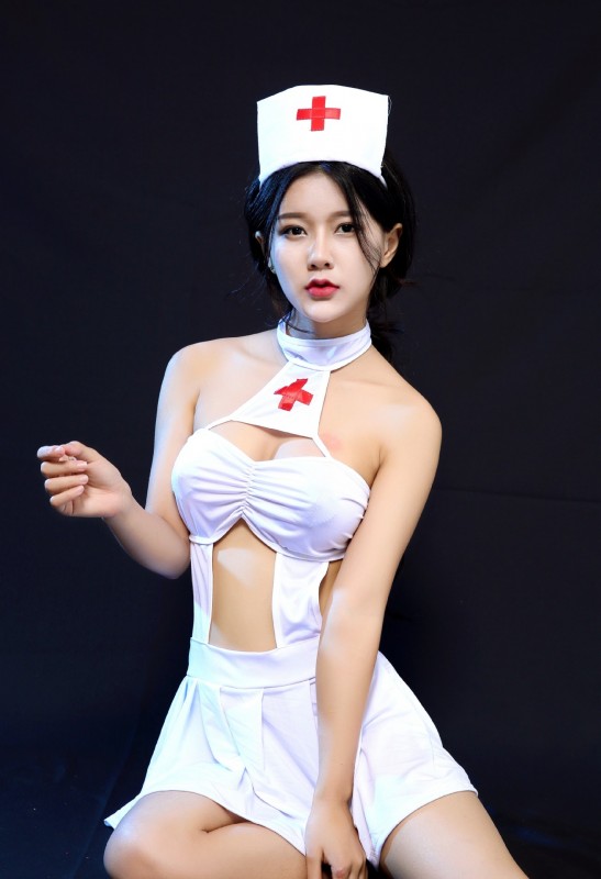 Ngắm full album cosplay y tá nóng bỏng nhất, có cả thánh nữ Mimi Chan, ai sẽ là y tá hoang dại và quyến rũ nhất khiến fan tan chảy? - Ảnh 13.