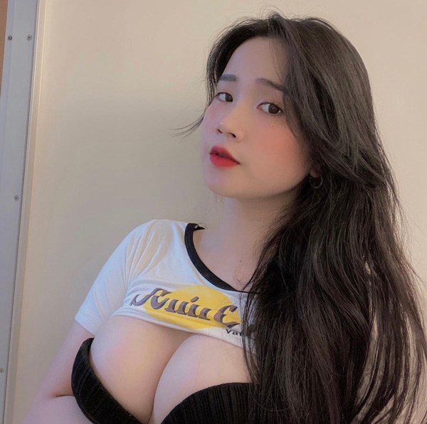 Sở hữu số đo vòng một hơn 1m, hai cô nàng hot girl Việt vẫn khiến fan ngất ngây với vóc dáng nóng bỏng - Ảnh 3.
