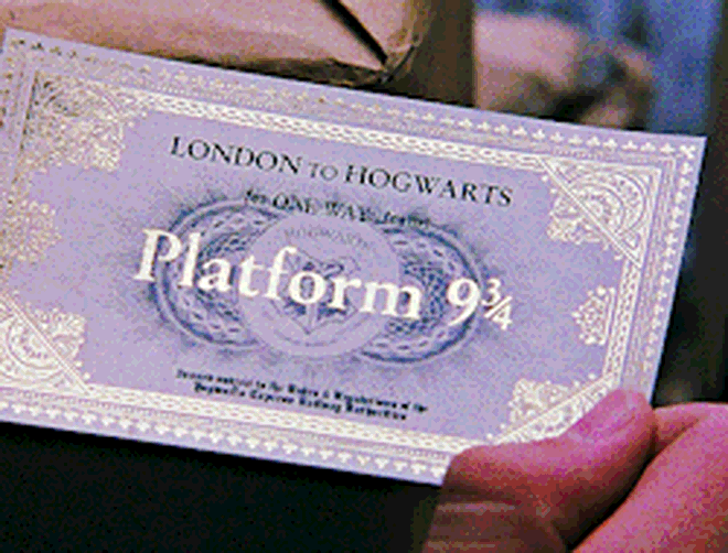 Loạt lỗi sai nhức nhối ở phim Harry Potter, fan nhận ra đảm bảo ngứa mắt: Harry bị Hagrid ép đi học sớm, riêng tập 4 chứa cả rổ sạn! - Ảnh 4.
