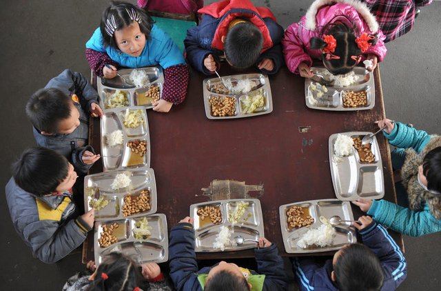 Bữa trưa học đường điển hình ở các nước trên thế giới trông như thế nào?  - Ảnh 19.