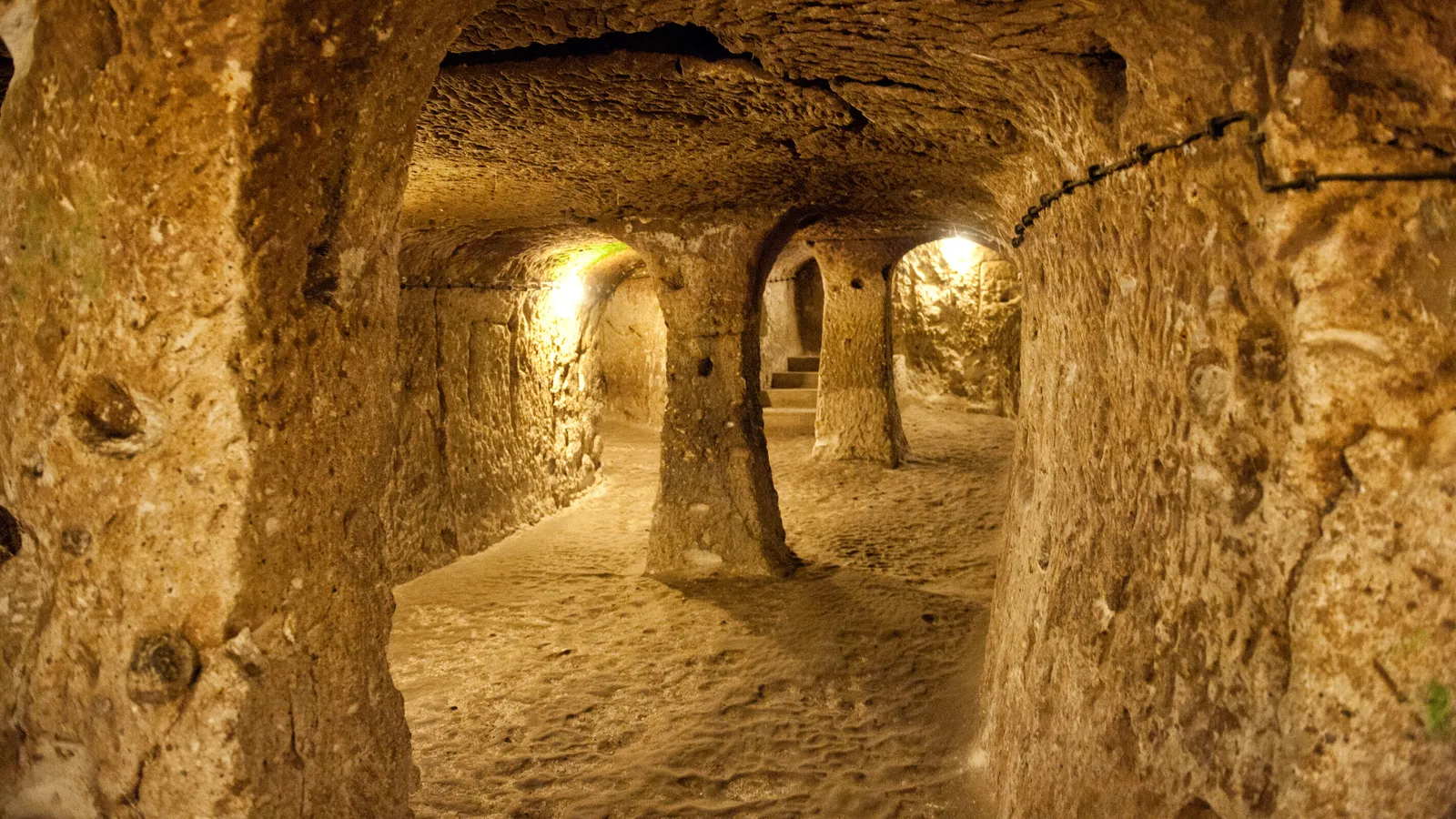 Khám phá thành phố ngầm Cappadocia, nơi có thể chứa 20.000 người - Ảnh 2.