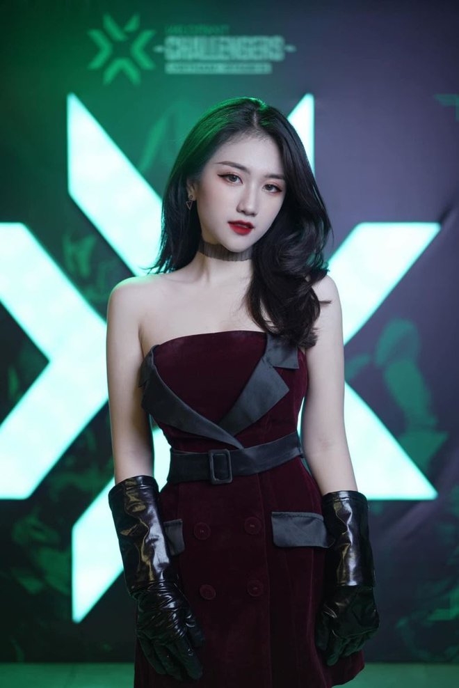 Mê mẩn trước vẻ đẹp cực chất của nữ MC hot nhất nhì làng game Việt - Ảnh 8.
