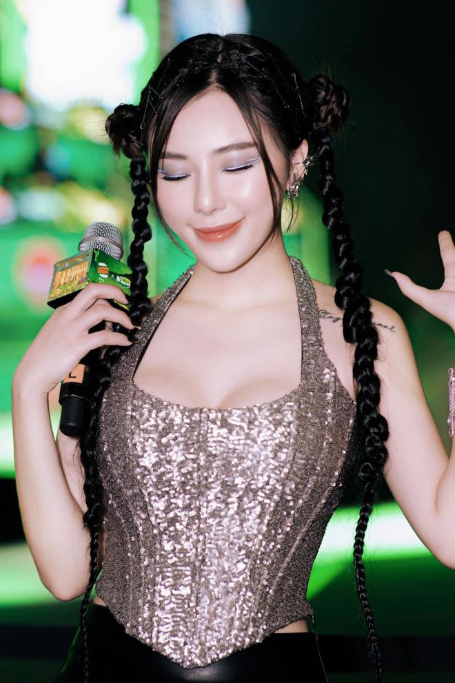 Mê mẩn trước vẻ đẹp cực chất của nữ MC hot nhất nhì làng game Việt - Ảnh 13.