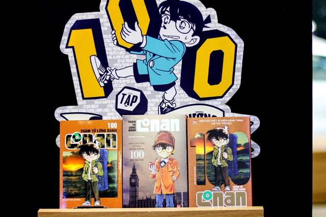 Fan cứng của Conan xếp hàng từ 3h rưỡi sáng, xin nghỉ học - đi làm muộn để mua ấn bản tập 100 - Ảnh 1.