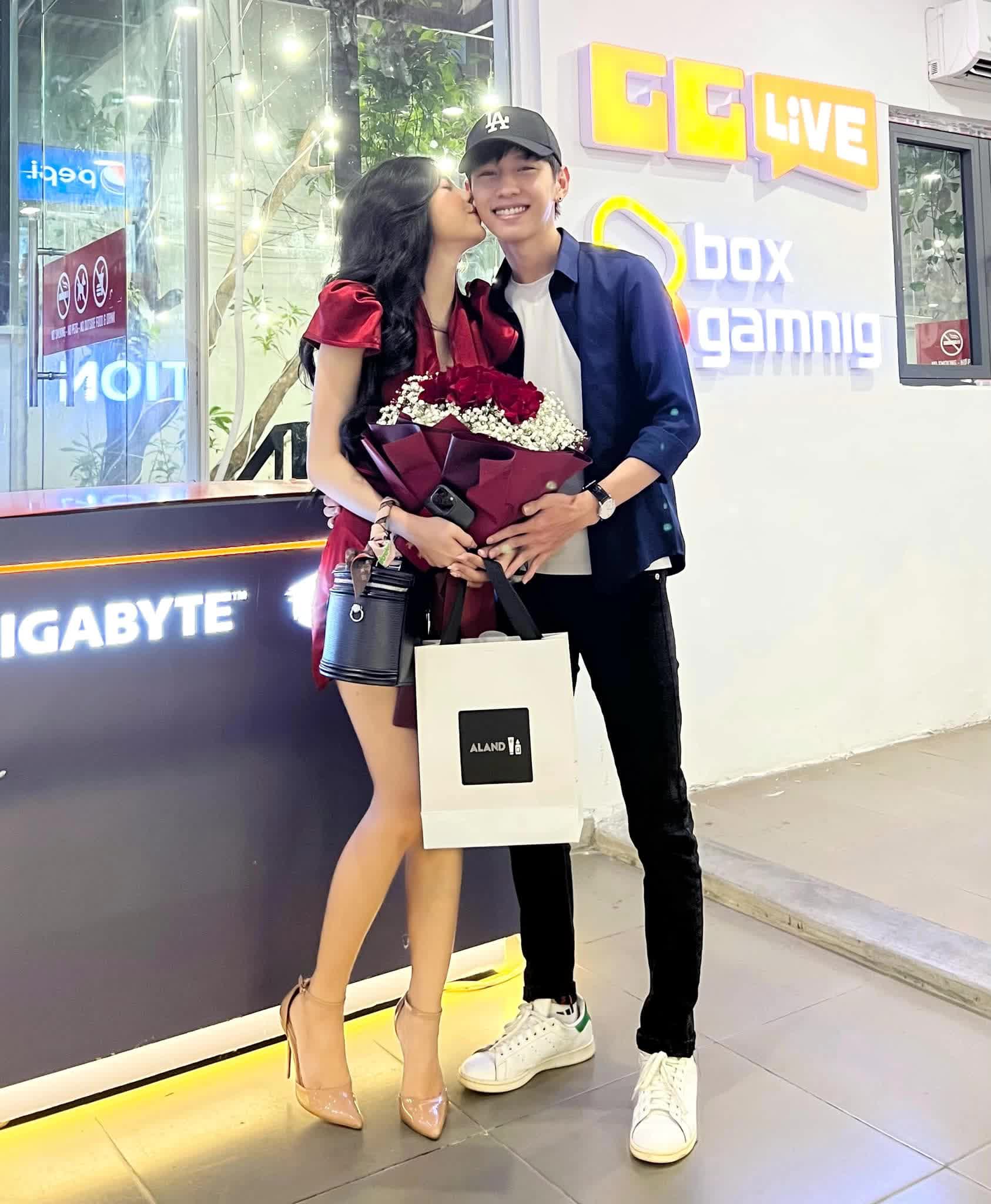 Vừa mới chớm nở, hai cặp đôi hot nhất làng game Việt đã khiến fan ghen tỵ - Ảnh 7.