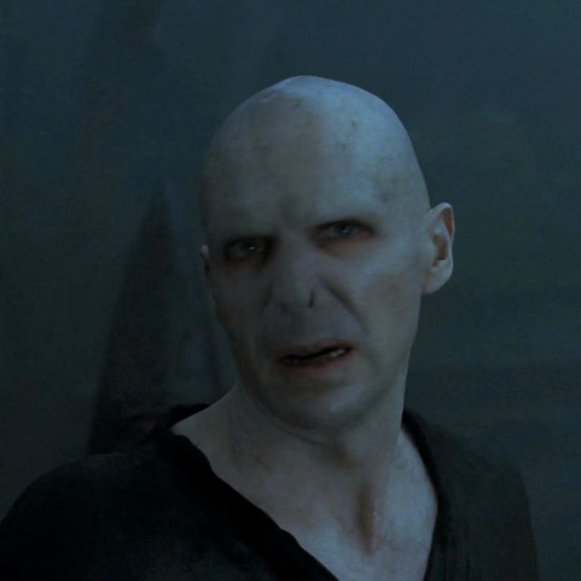 Giải mã bí ẩn lớn nhất của Harry Potter: Tại sao nhân vật phản diện Voldemort không có mũi?  - Ảnh 4.