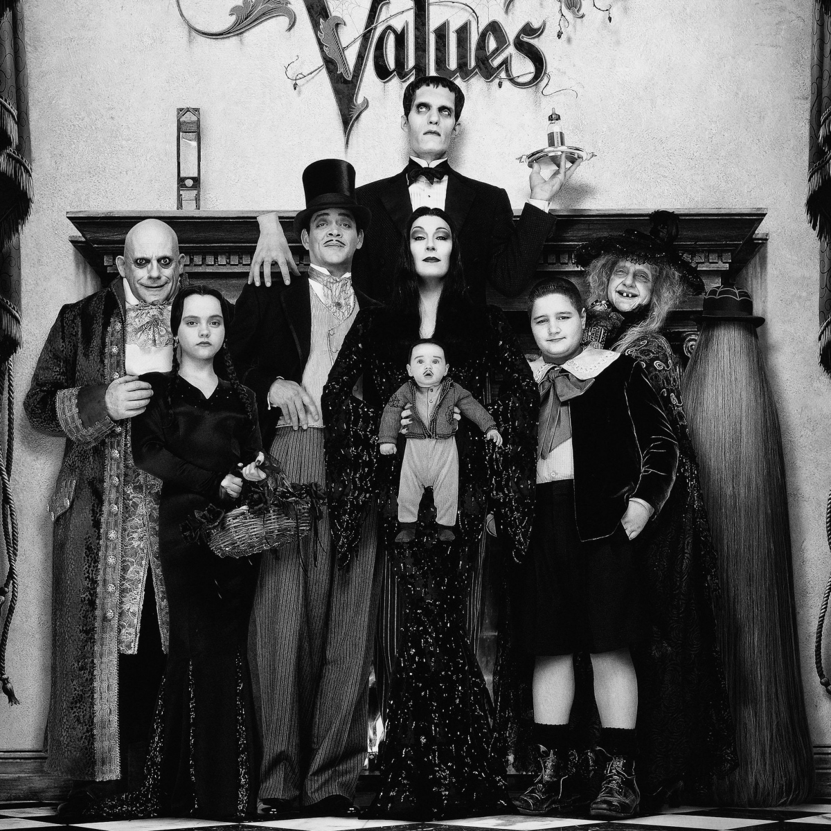 Loạt phim “The Addams Family”: Cơn sốt kéo dài nhiều thập kỷ - Ảnh 2.