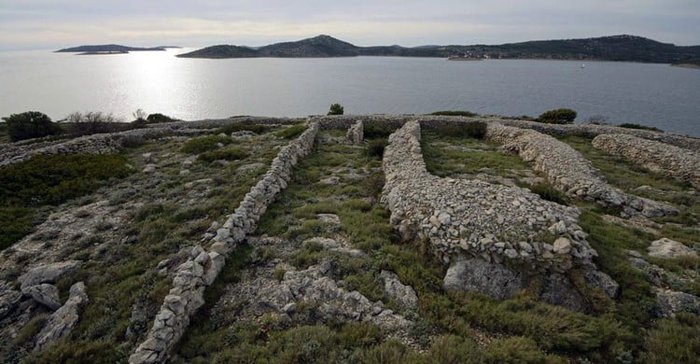 Bavljenac - đảo vân tay nổi tiếng của Croatia - Ảnh 1.
