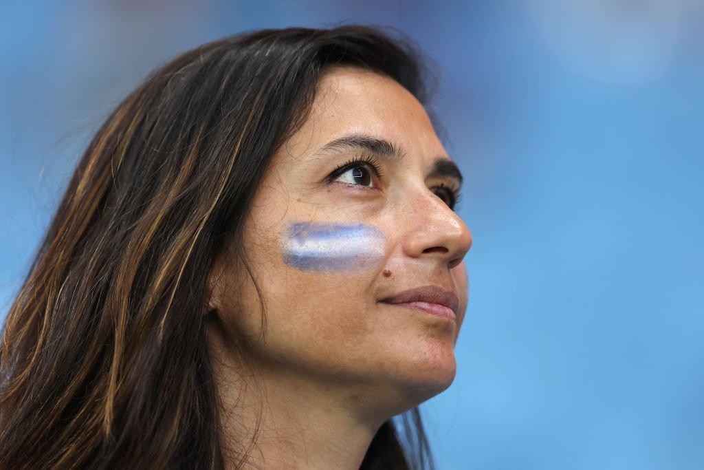 Ngắm dàn mỹ nhân cổ vũ cho ĐT Uruguay tại World Cup 2022 - Ảnh 12.