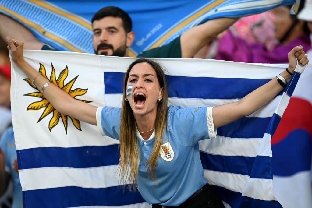 Ngắm dàn mỹ nhân cổ vũ cho ĐT Uruguay tại World Cup 2022 - Ảnh 9.
