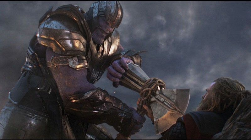 Thor và 3 nhân vật đã cầm Stormbreaker trong tay, có kẻ còn dùng gậy ông đập lưng ông - Ảnh 3.