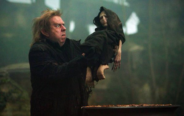 Sốc óc vì 1 chi tiết Harry Potter tập 1 úp mở việc Voldemort vẫn còn sống, có thể trở lại: Fan tranh luận kịch liệt, sự thật là gì? - Ảnh 4.
